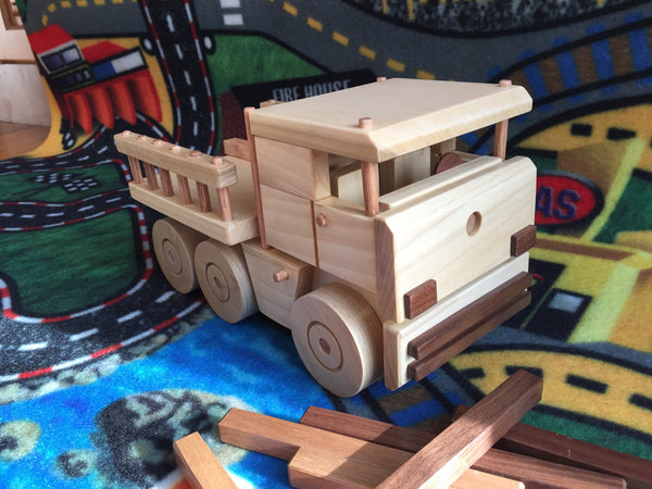 Wooden Toy Truck // La Flotta Enormi // il camion tedesco // Giant German Truck